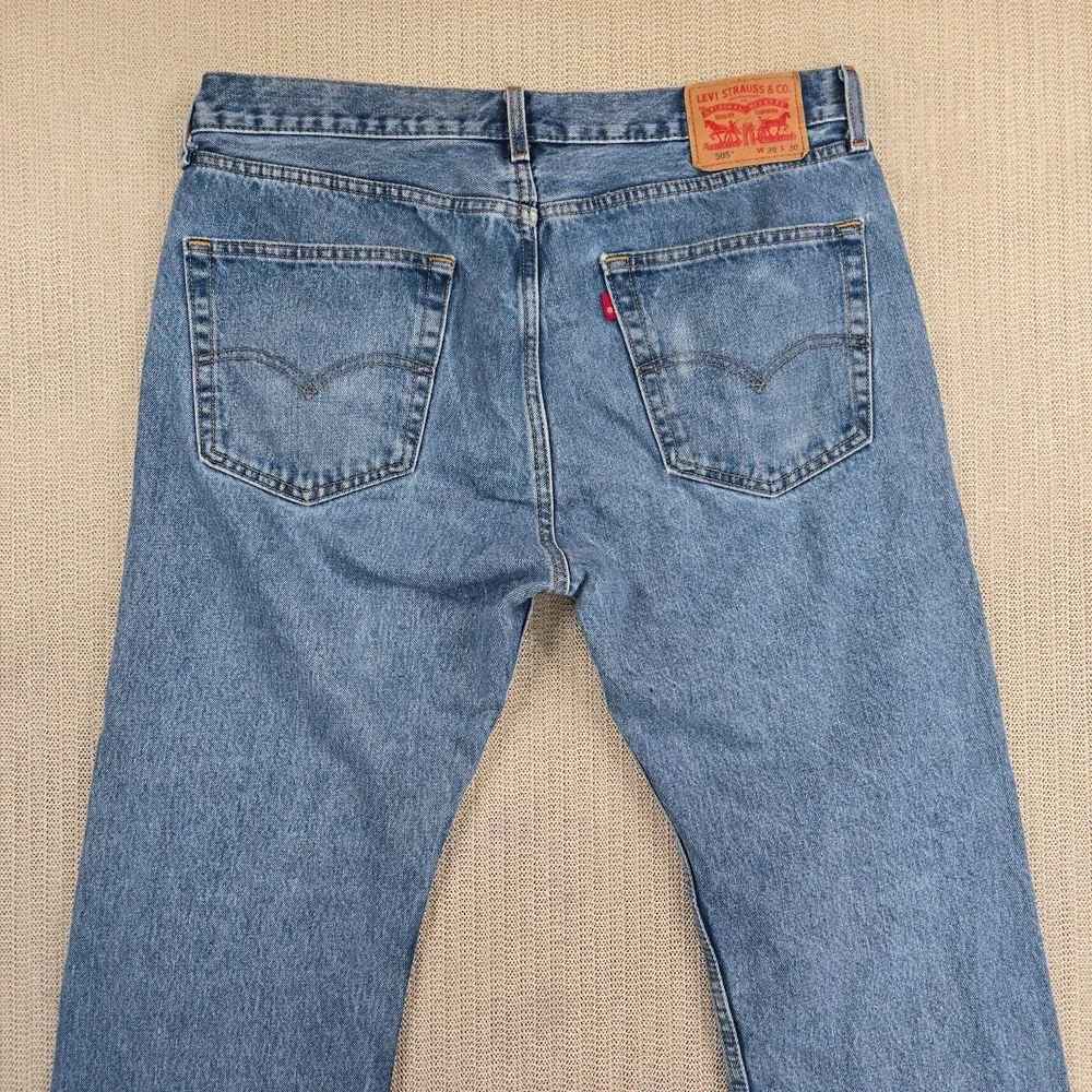 Levis 505 Jeans Mens 38x30 Light Wash Blue Straight Leg Denim Pants Classic Fit